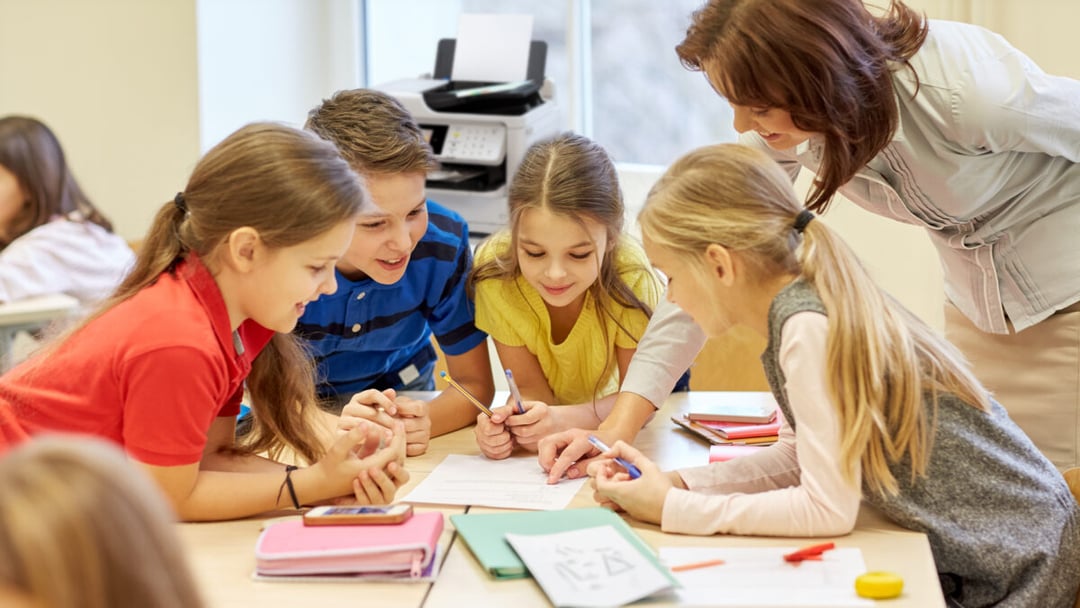 Nauczyciele krytycznie o AI w szkołach. 86 procent z nich woli tradycyjne metody nauczania