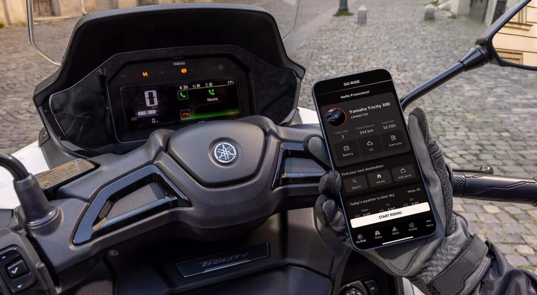 Pierwszy taki skuter na świecie zawstydza motocykle. Nowa Yamaha strzeli Ci poduszką w twarz