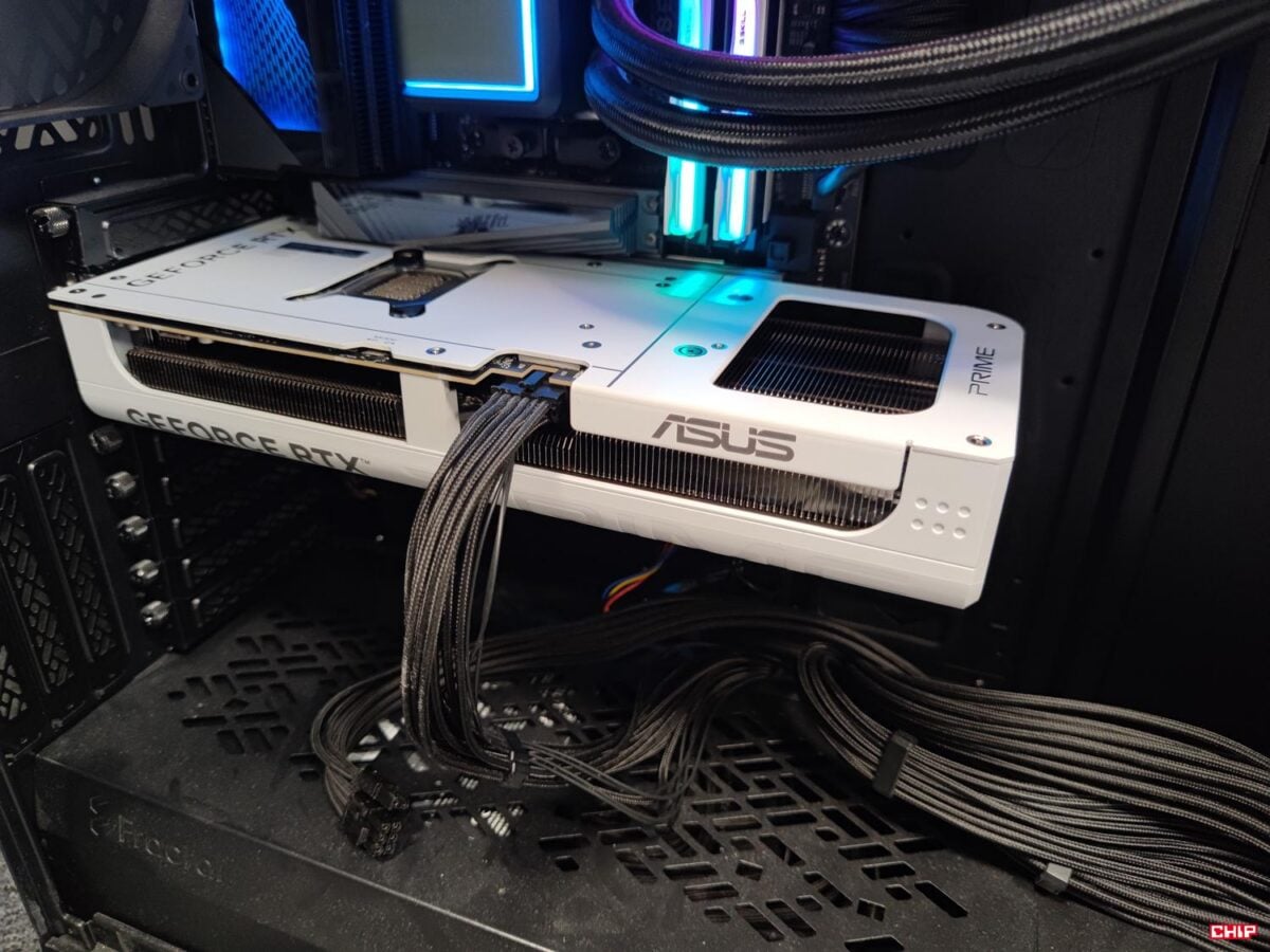 Test Asus GeForce RTX 5070 Prime OC White