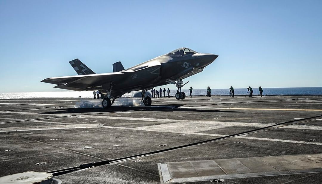 Największy samolot cargo świata ma jeden cel. Może połknąć nawet cztery myśliwce F-35