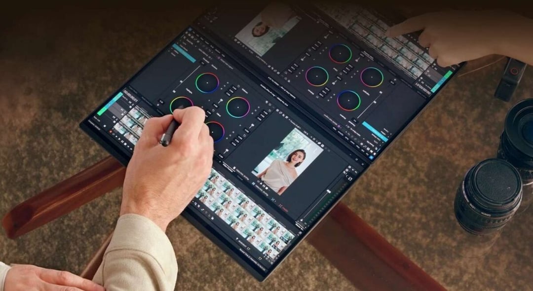 Chcesz, żeby nawet poza domem praca nabrała sensu? ASUS Zenbook Duo UX8407AA to gwarantuje