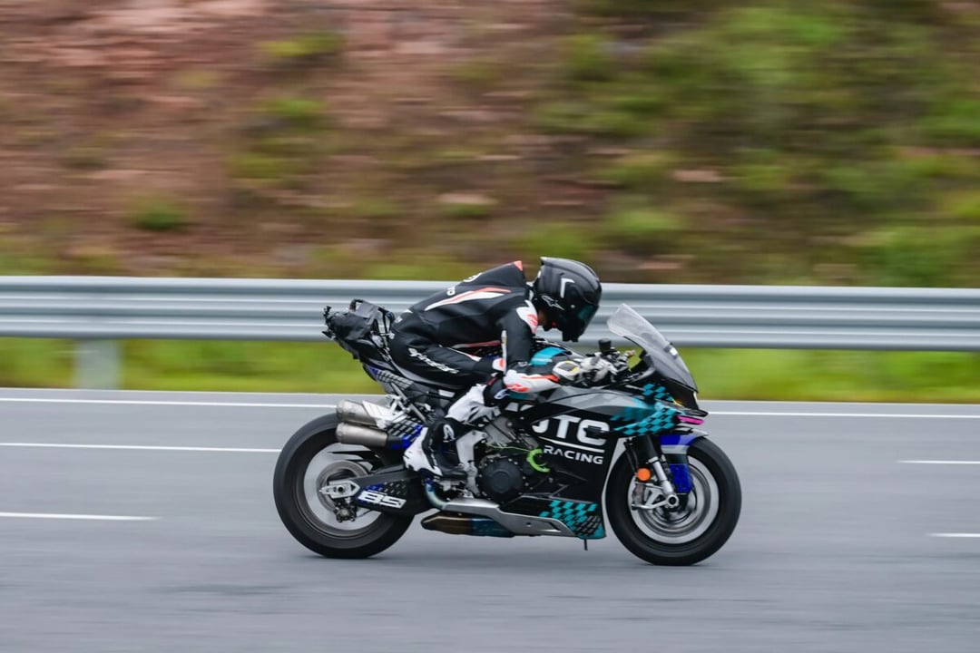 Chiński super motocykl poleciał 315,82 km/h. Ciężko teraz udawać, że nic się nie dzieje