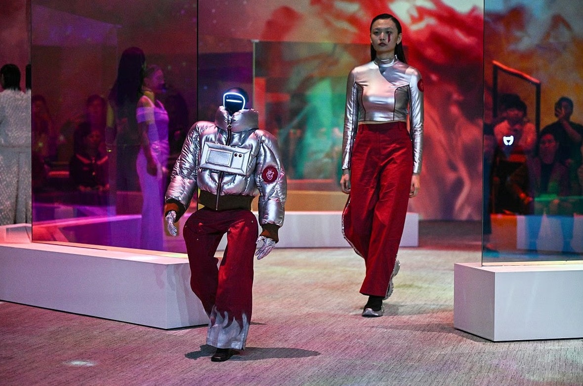 Roboty też będą miały własny styl? W Seulu humanoidy wyszły na wybieg mody