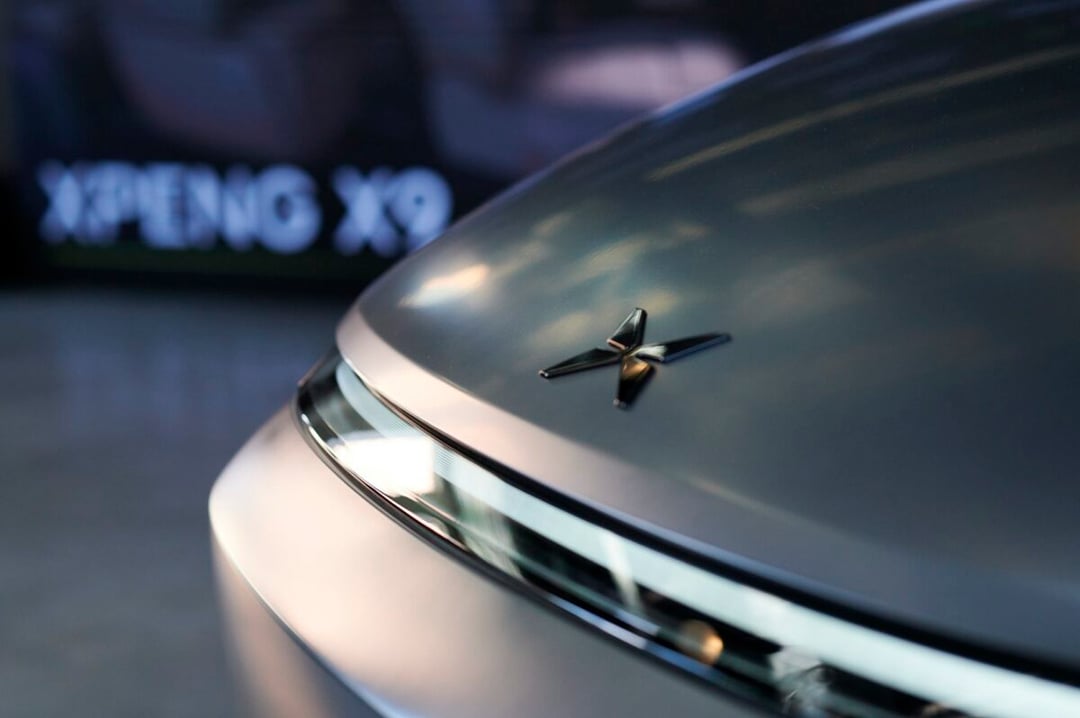 Chińczycy znaleźli słaby punkt SUV-ów. XPENG X9 redefiniuje to, co cechuje dobry samochód rodzinny