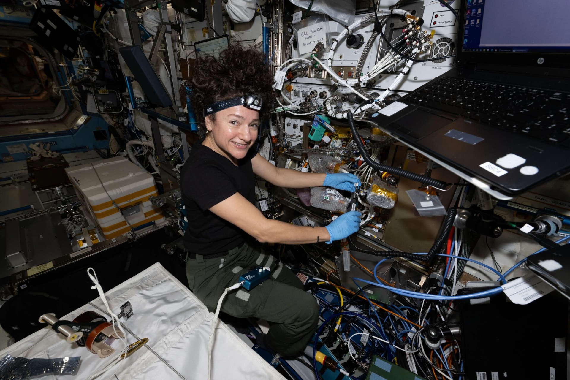 NASA bawi się na orbicie na całego. Naukowcy tworzą tam piąty stan skupienia materii