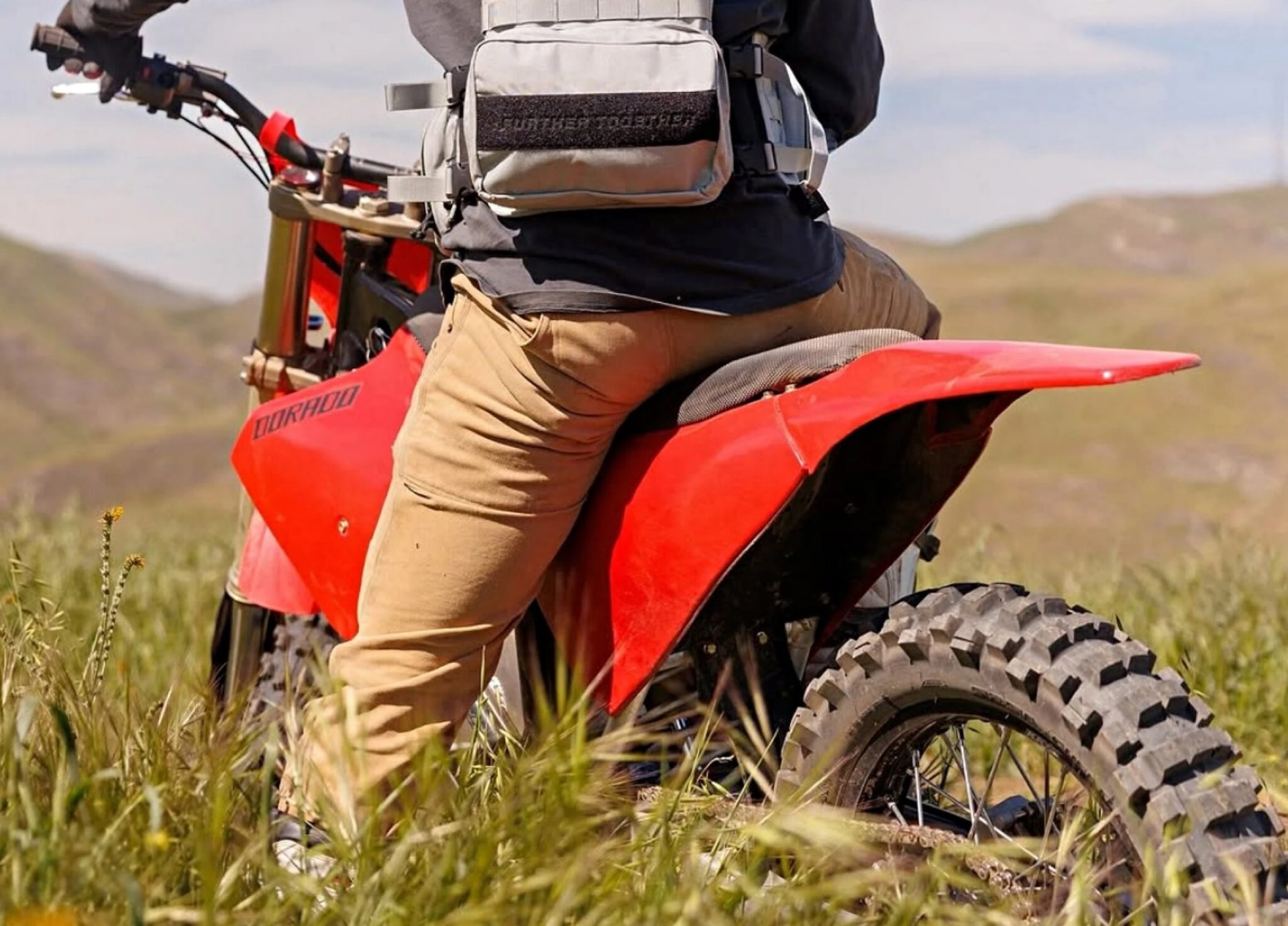 48 KM i niewiele ponad 100 kg, ale to akumulator jest wyróżnikiem tego motocykla