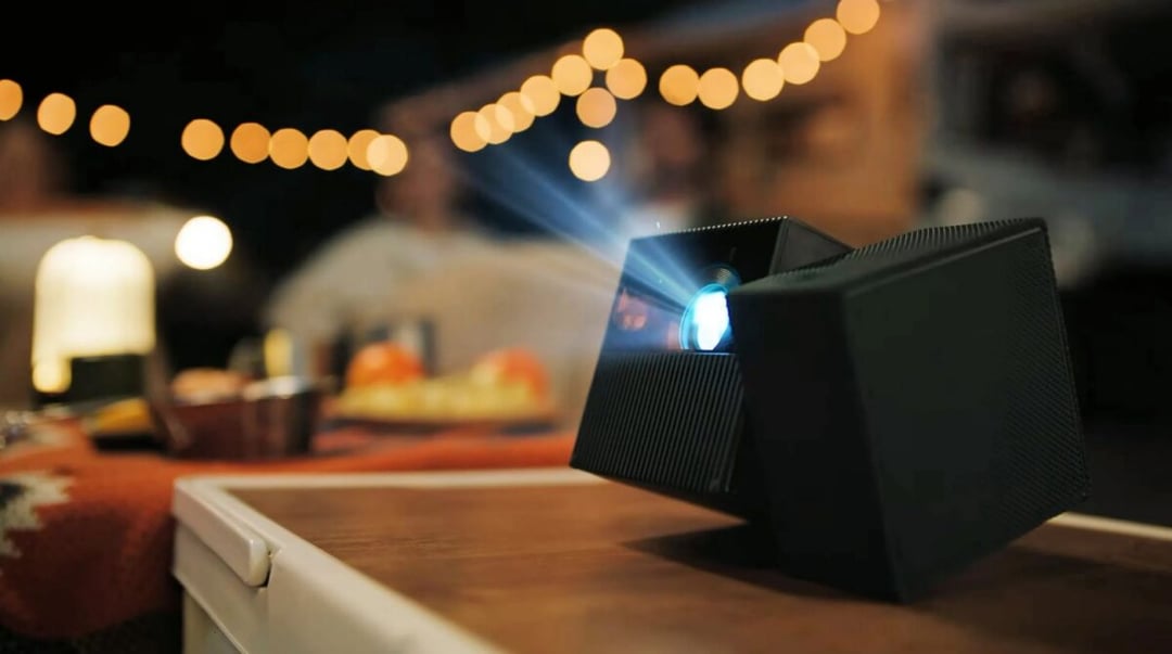 TCL odpala Gemini w Playcube. Mobilny projektor zyskał sztuczną inteligencję