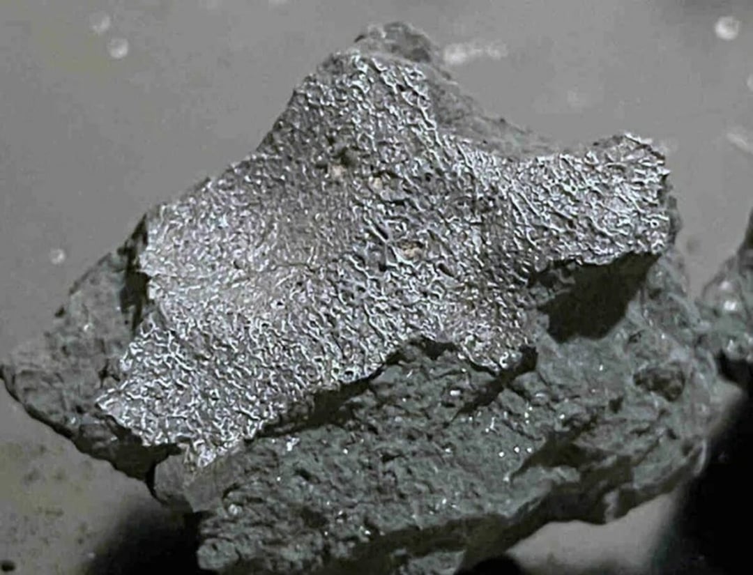 Meteoryt, który przebił dach domu w New Jersey, ma zagadkowy skład. Naukowcy zbadali wyjątkowo rzadki okaz