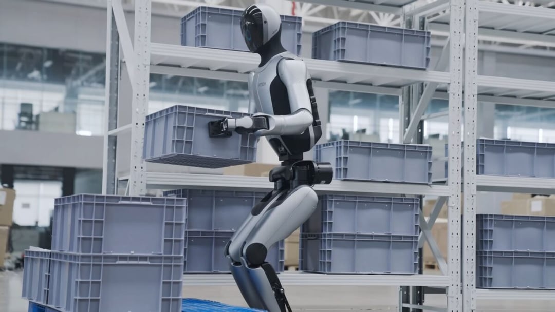 Chińskie granice pod kontrolą robotów humanoidalnych. Czy Walker S2 zrewolucjonizuje odprawy?