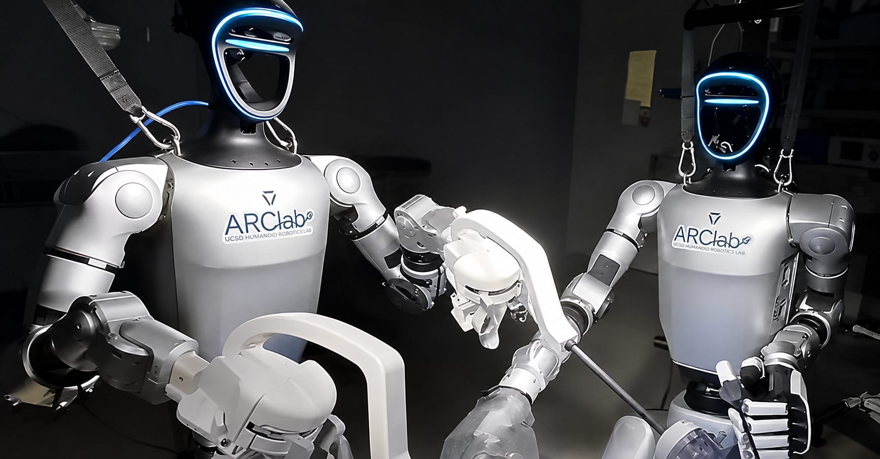 Rewolucja na sali operacyjnej. Roboty humanoidalne po raz pierwszy samodzielnie operują!