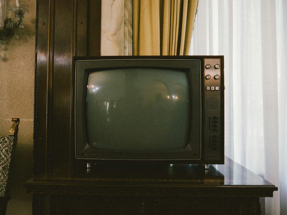 Telewizor nie przestaje rosnąć w ilość usług i liczbę cali. Jak bardzo urósł od lat 70.?