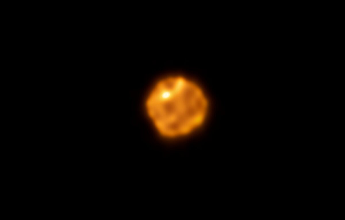 Betelgeza nie przestaje szokować. Astronomowie wykryli tajemnicze gorące obszary o niespodziewanej żywotności
