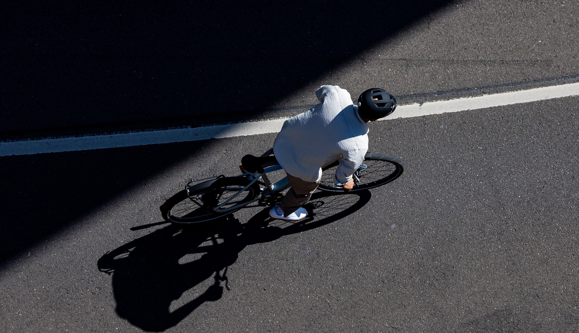 Ten elektryczny rower prawie nie wygląda jak e-bike. Mówi to więcej niż może się wydawać.