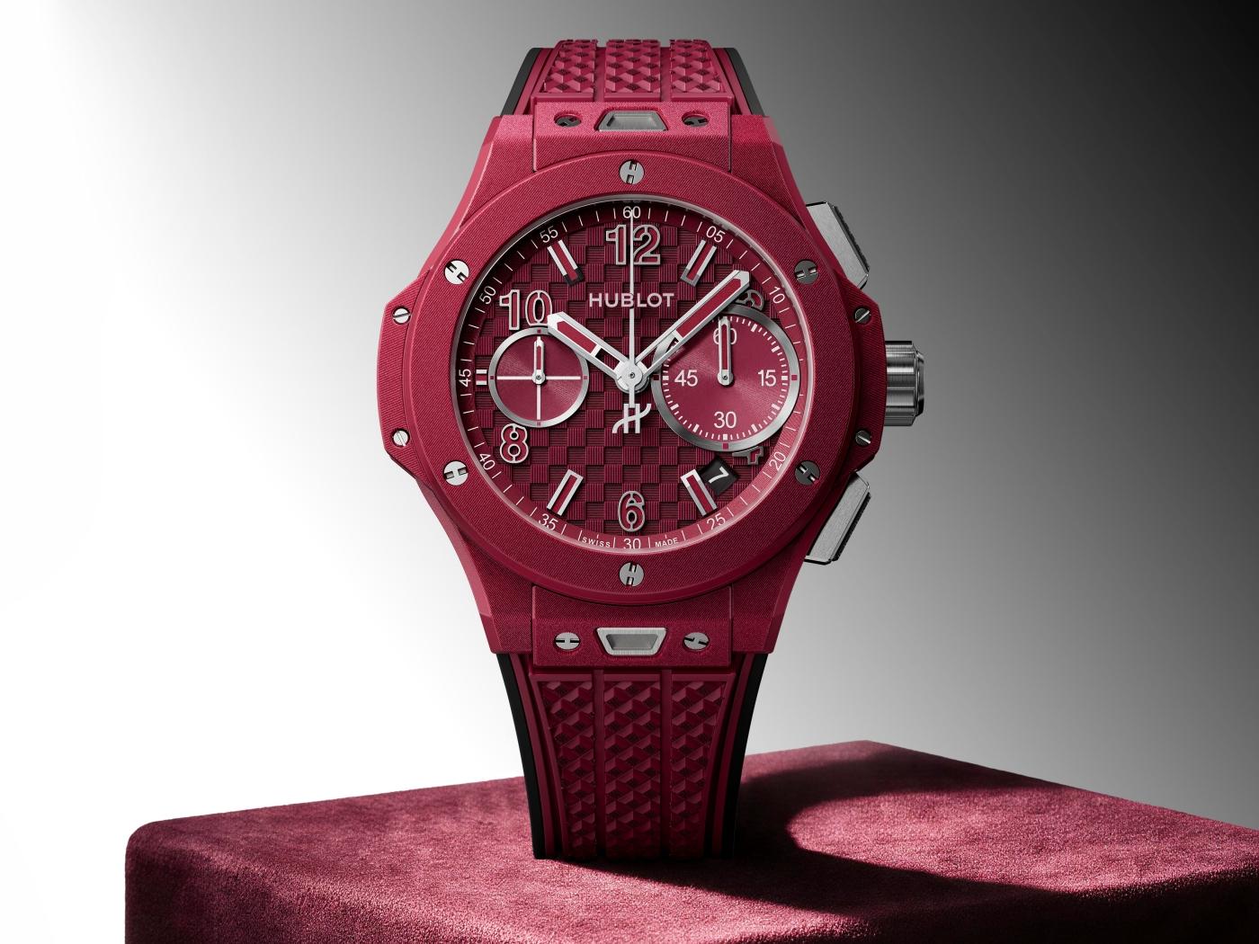 Guma o fakturze aksamitu. Hublot zaskakuje nowym materiałem w zegarkach