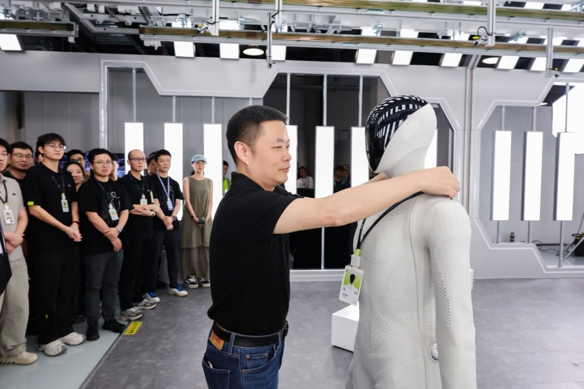 W Chinach roboty same schodzą już na własnych nogach z linii produkcyjnych