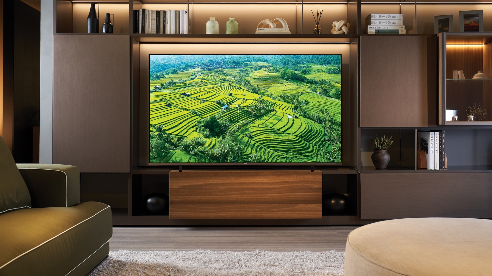 Telewizor dla gracza, kinomaniaka i fana streamingu. Która seria Haier pasuje najlepiej?