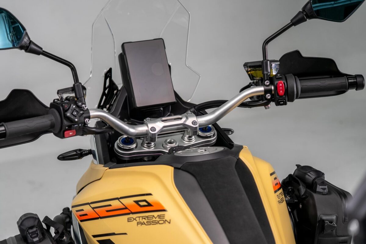 BMW i Triumph powinny zerknąć na ten motocykl. Chińczycy przestają bawić się w małe pojemności
