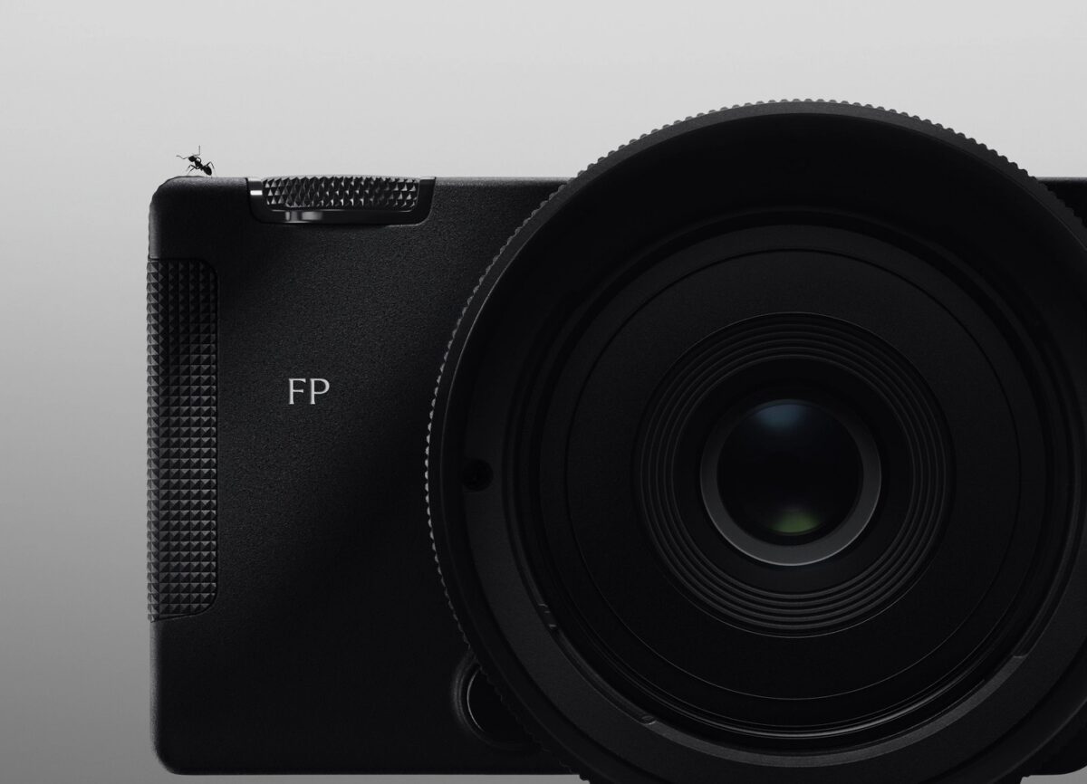 Lekki, nieduży i idealny do filmów oraz zdjęć. Sigma FP2 to aparat, który rzuca wyzwanie smartfonom