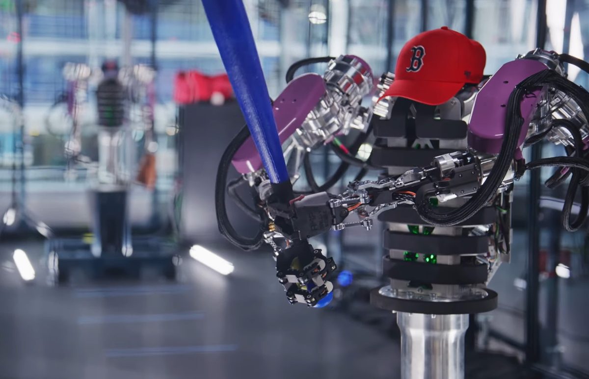 Przyjdzie robot i złoi nas baseballem. Jego prawdziwy przełom kryje się w ramionach