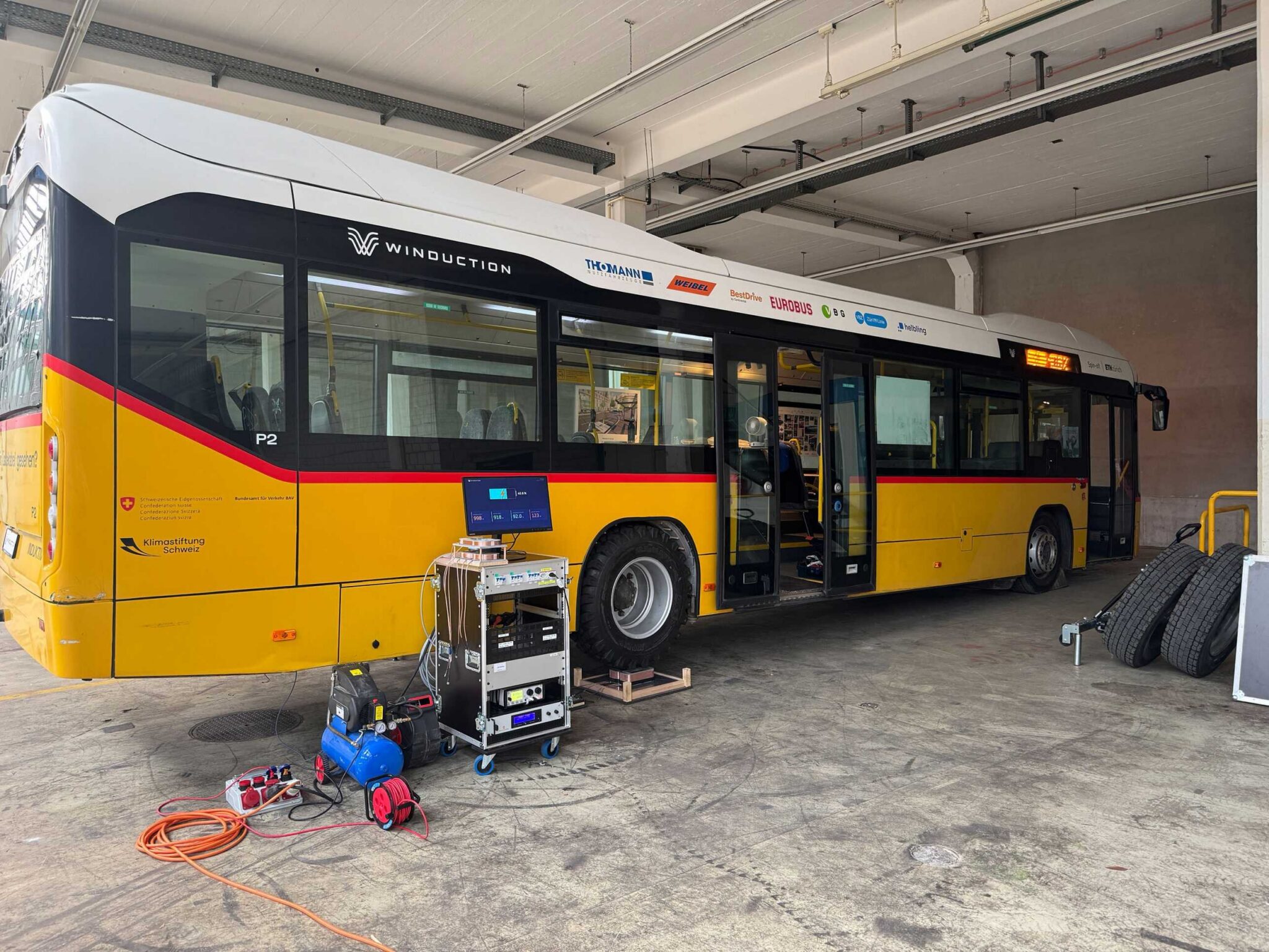 Ładowanie wprost z nawierzchni przez koła. Winduction redukuje koszty autobusów elektrycznych