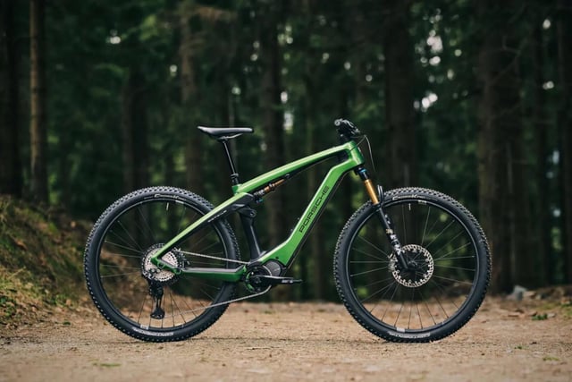 Nowy elektryczny rower Porsche jest dokładnie taki, jak możecie ...